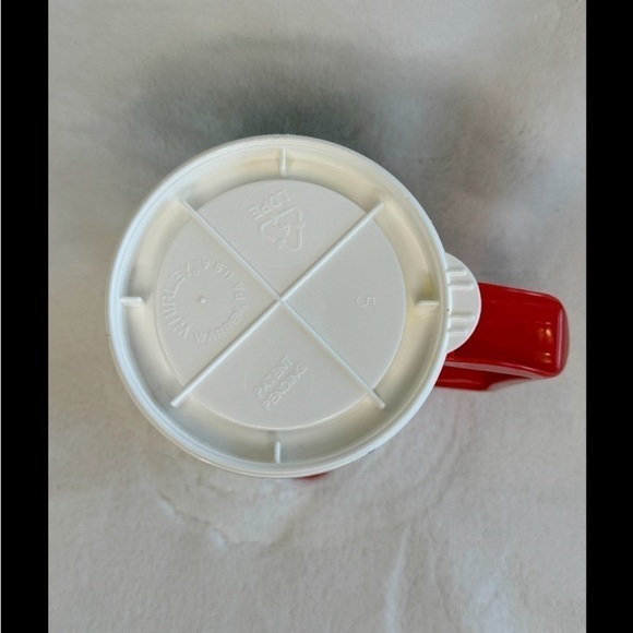 Vintage Coca Cola Walt Disney World All Stars Resort plastic mug with lid - Picture 5 of 7